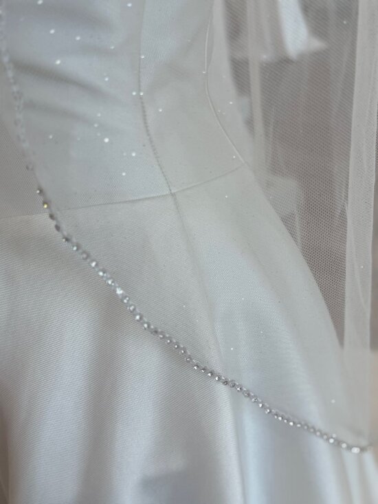 Sparkle Tulle Rhinestone Edge Fingertip Veil main image 7